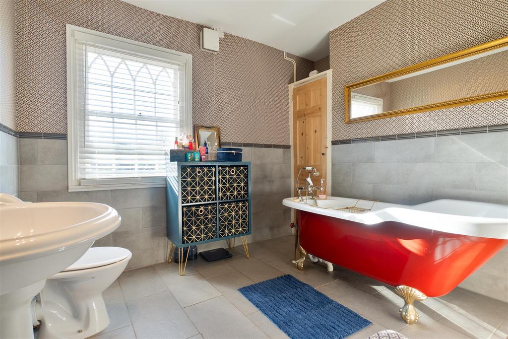 Bathroom.jpg