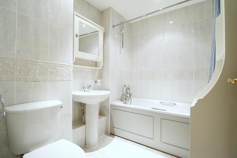 2 bedroom flat for sale, Copers Cope Road, Beckenham