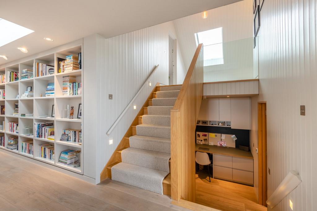 Stairwell/Hall