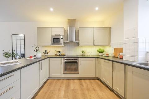 3 bedroom flat for sale, Basin Approach, Limehouse, London, E14