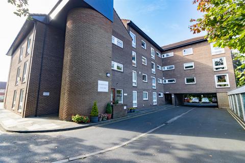 2 bedroom flat for sale, Norwood Court, Thornhill Road, Newcastle Upon Tyne