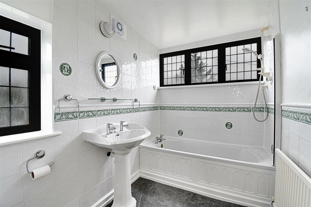 Bathroom 1.jpg