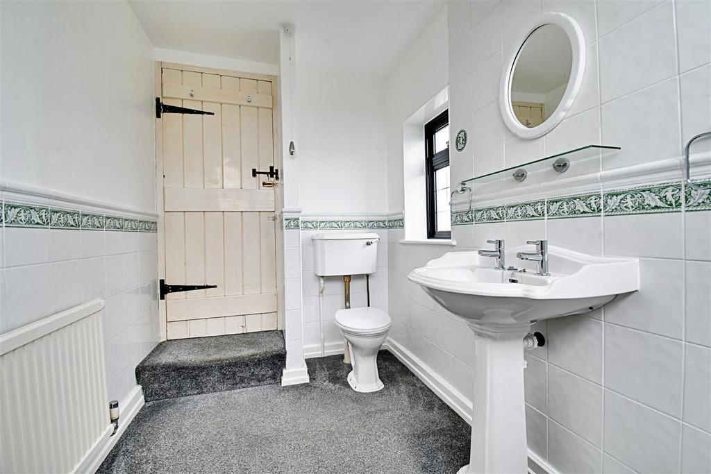 Bathroom 2.jpg