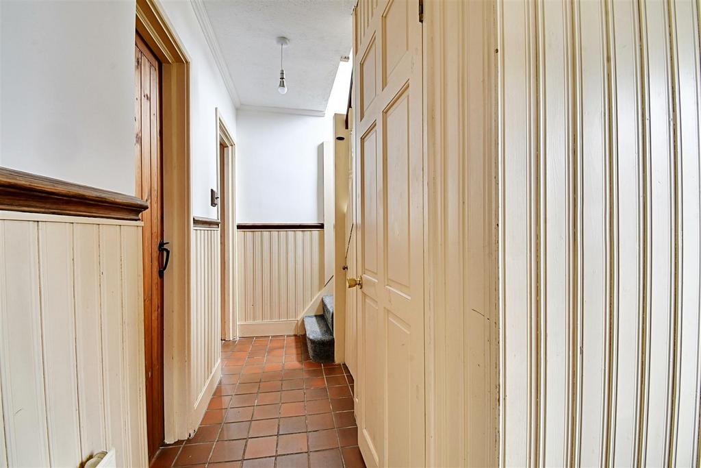 Hallway 2.jpg