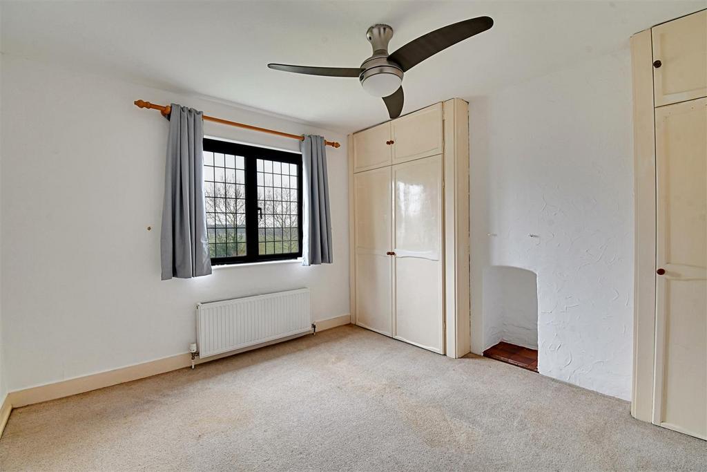 Bedroom 1 1.jpg