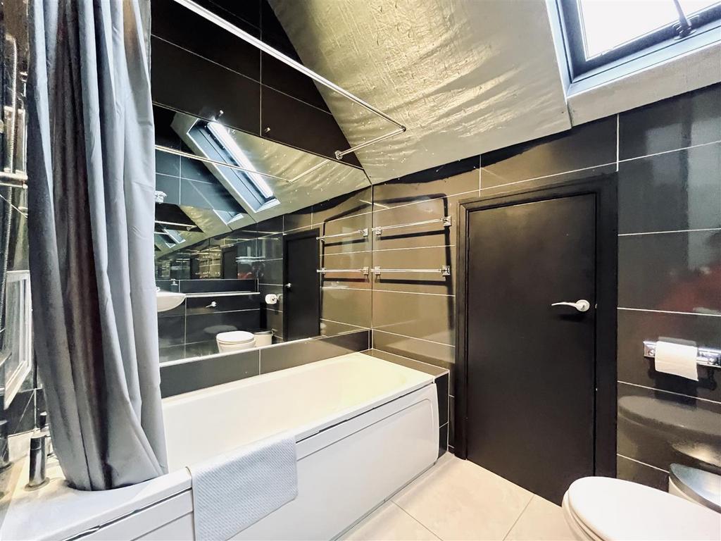 En Suite Bathroom