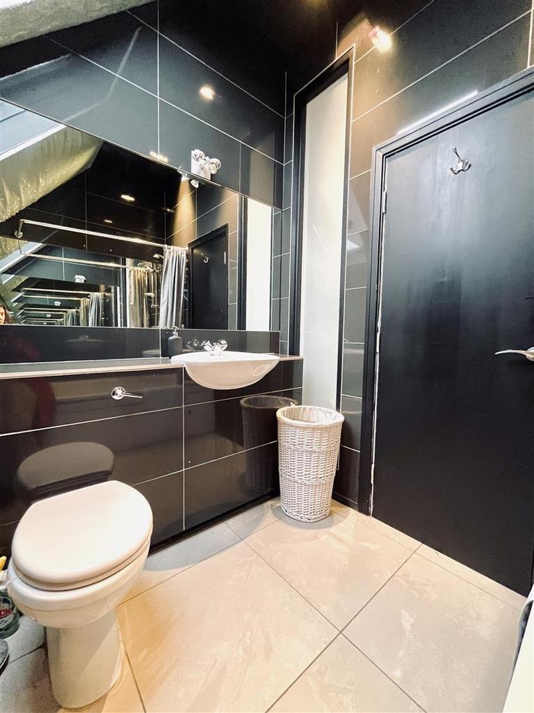 En Suite Bathroom 2