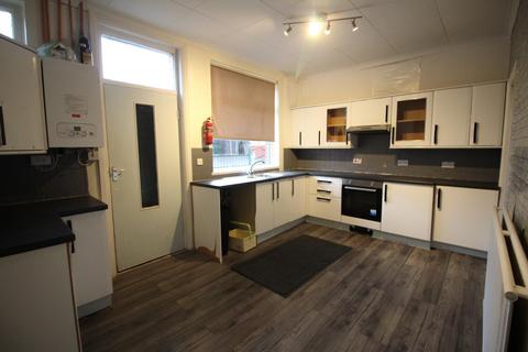 2 bedroom terraced house to rent, Burnley Lane, Oldham, OL1