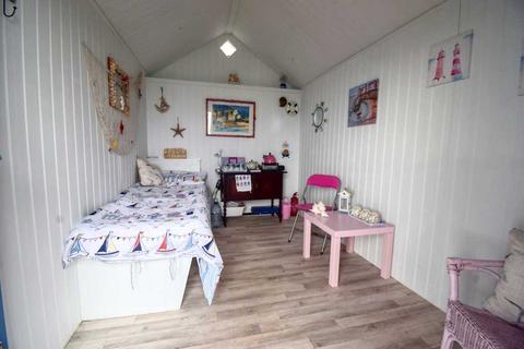 Chalet for sale, Walton on the Naze CO14