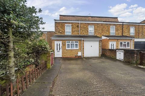 3 bedroom end of terrace house for sale, Juniper Way, Hayes, Middlesex