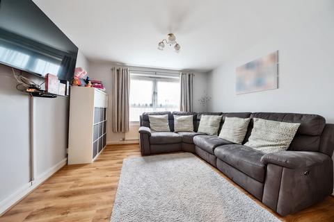 3 bedroom end of terrace house for sale, Juniper Way, Hayes, Middlesex