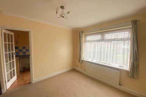 3 bedroom end of terrace house to rent, Grindleford Road, Birmingham B42