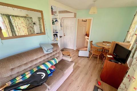 2 bedroom chalet for sale, Edward Road, Winterton-On-Sea, Great Yarmouth