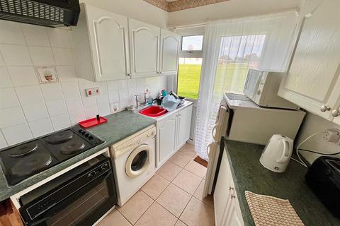 2 bedroom chalet for sale, Edward Road, Winterton-On-Sea, Great Yarmouth