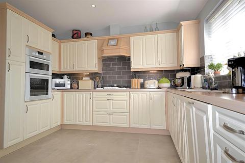 3 bedroom semi-detached house for sale, Vines Place, Weymouth