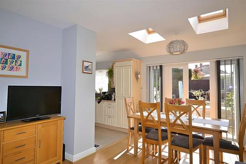 3 bedroom semi-detached house for sale, Vines Place, Weymouth