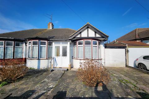 3 bedroom semi-detached bungalow for sale, Lakeside Avenue, Ilford