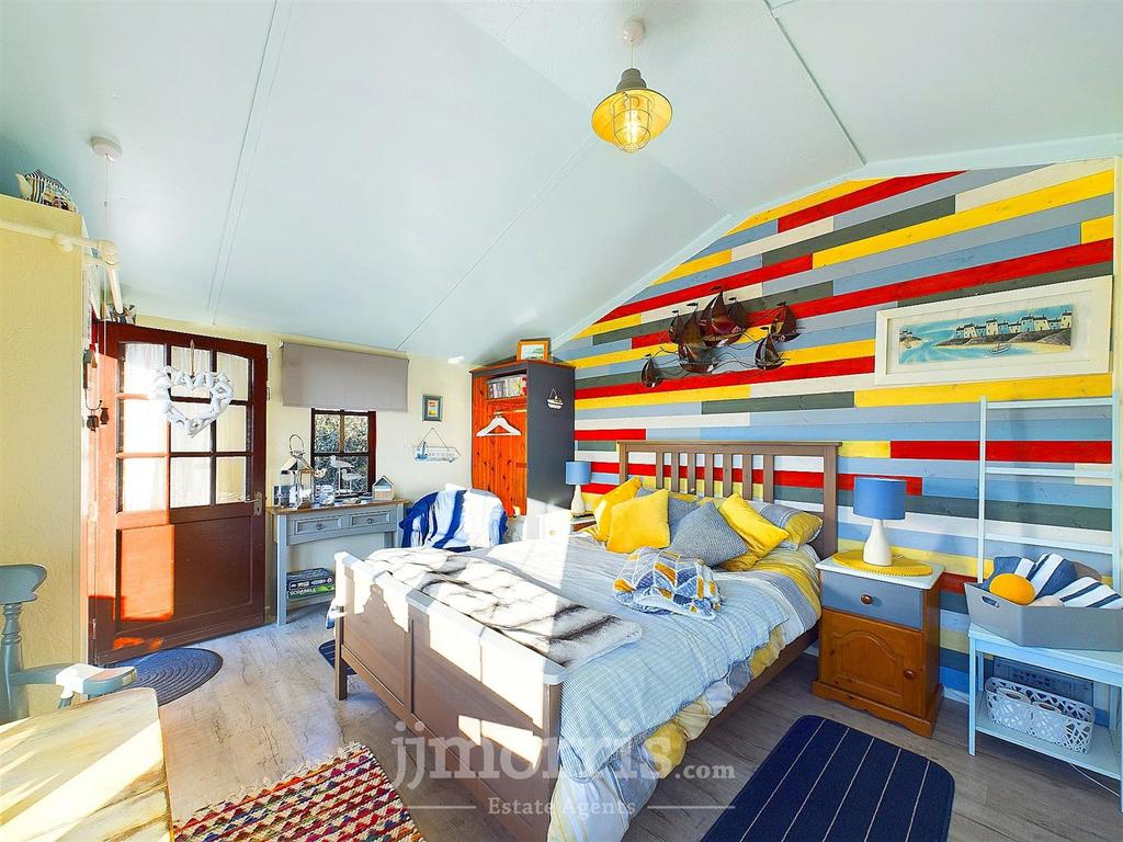 CAM03686 G0-PR0245-STILL023.jpg