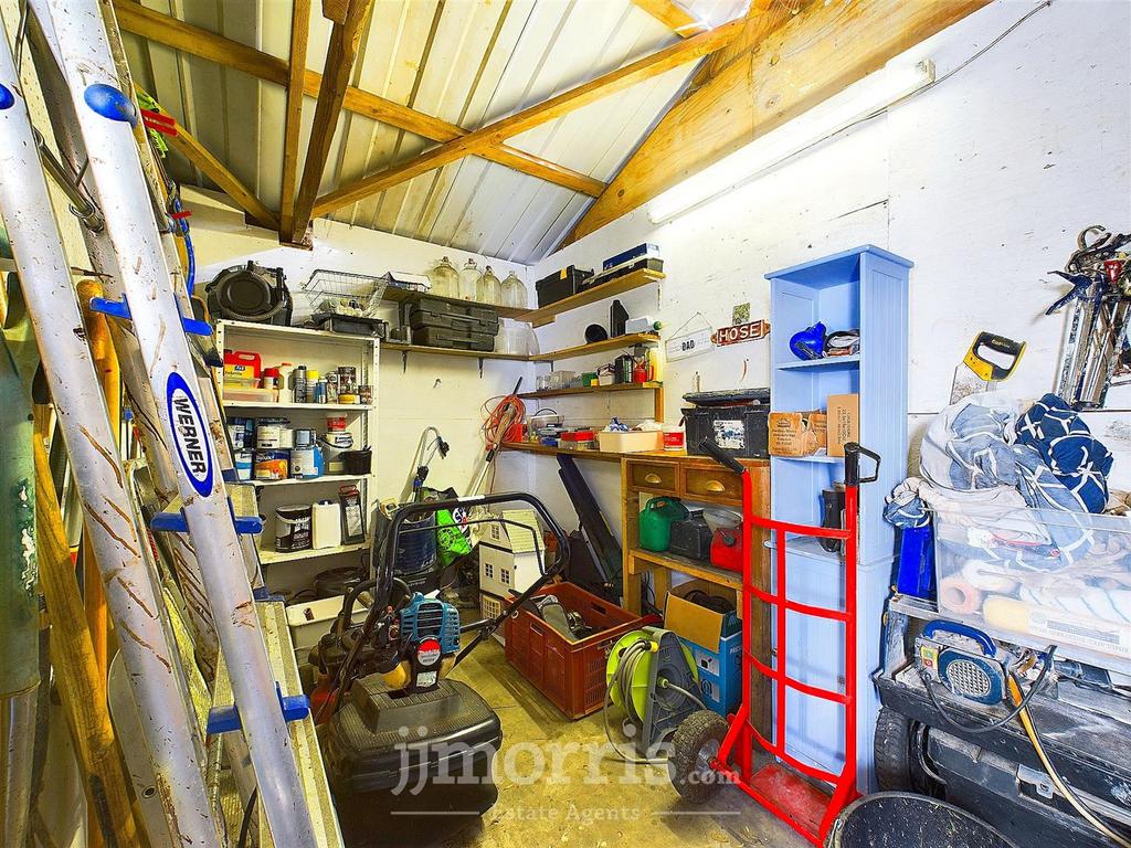 CAM03686 G0-PR0245-STILL031.jpg