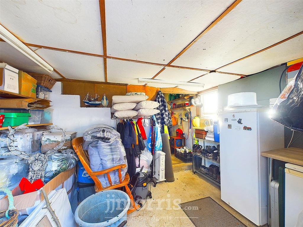 CAM03686 G0-PR0245-STILL033.jpg