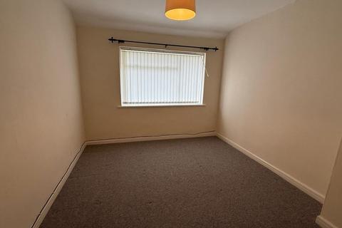 3 bedroom end of terrace house to rent, Tennal Road, Birmingham, B32 2HJ