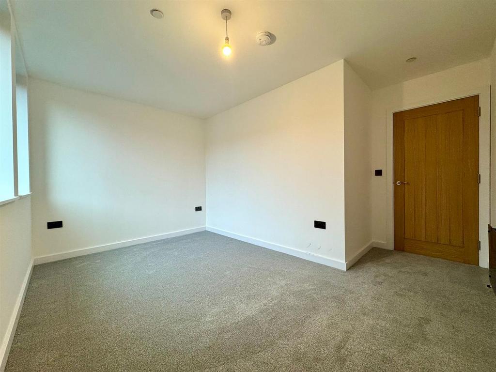 Main bedroom pic 1.jpeg