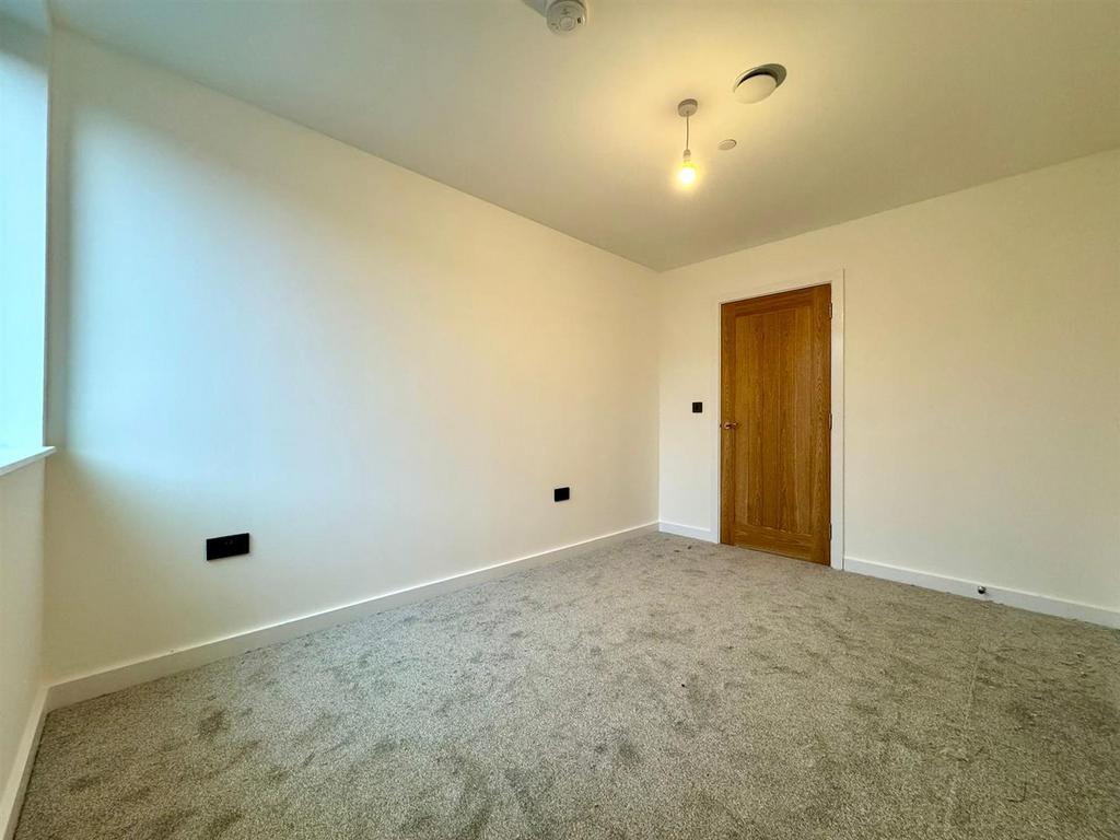 Second bedroom pic 2.jpeg