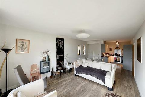 2 bedroom flat for sale, Tresawya Drive, Truro