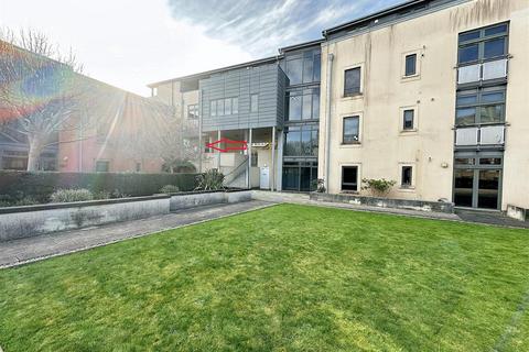 2 bedroom flat for sale, Tresawya Drive, Truro