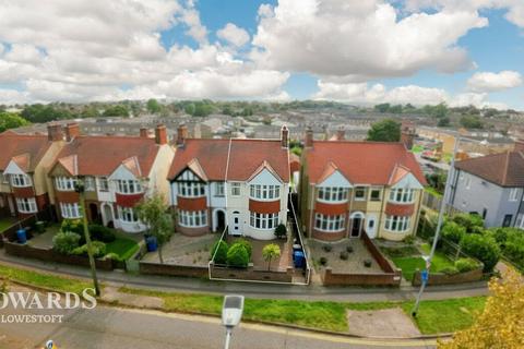 4 bedroom semi-detached house for sale, Oulton Road, Lowestoft