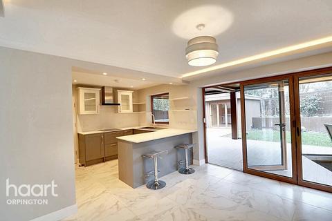 5 bedroom detached house for sale, Powster Road, BROMLEY