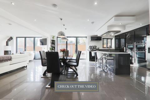 6 bedroom detached house for sale, Alma Close, Kirk Ella, Hull, HU10 7LH