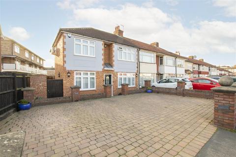 4 bedroom end of terrace house for sale, Queens Drive, Waltham Cross