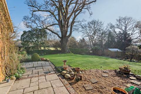 5 bedroom detached house for sale, Hollington Lane, Woolton Hill, Newbury, Berkshire