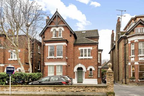 3 bedroom flat to rent, Heathfield Road, London SW18