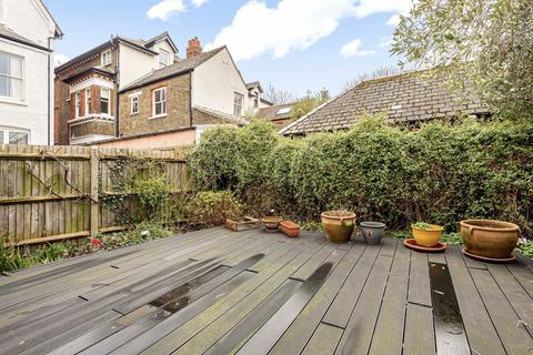 3 bedroom flat to rent, Heathfield Road, London SW18