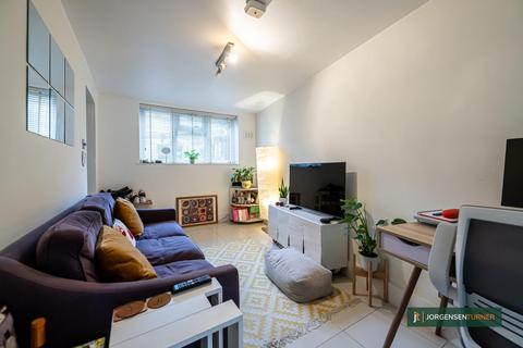 2 bedroom flat for sale, Devonport Road Shepherds Bush London, W12 8NZ