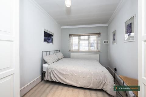 2 bedroom flat for sale, Devonport Road Shepherds Bush London, W12 8NZ