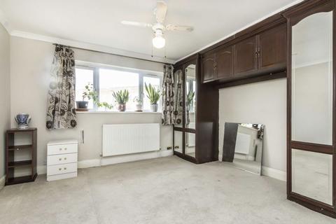 3 bedroom flat to rent, Iveagh Avenue, London NW10