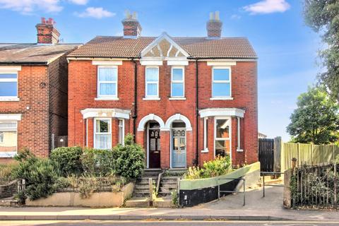 3 bedroom semi-detached house to rent, Mersea Road, Colchester