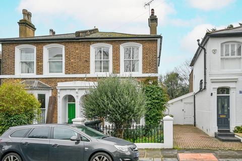 2 bedroom house to rent, Avenue Road, Acton, London, W3