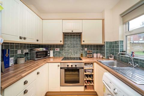 1 bedroom flat for sale, Monmouth Close, London W4