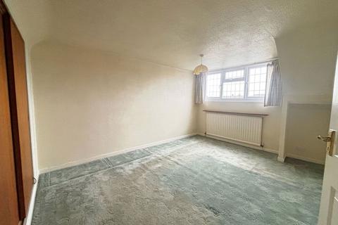 3 Cheveley Close, Romford, RM3 0EU