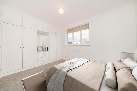 3 bedroom detached house for sale, Highfield Close, Surbiton KT6