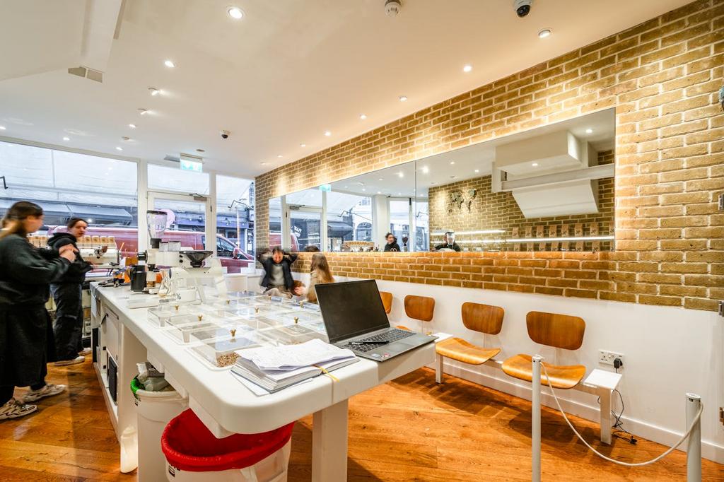 Broadway Mkt 33 4.jpg