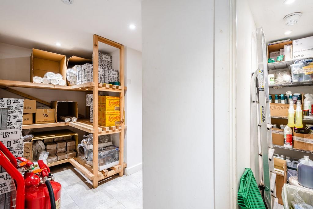 Broadway Mkt 33 3.jpg