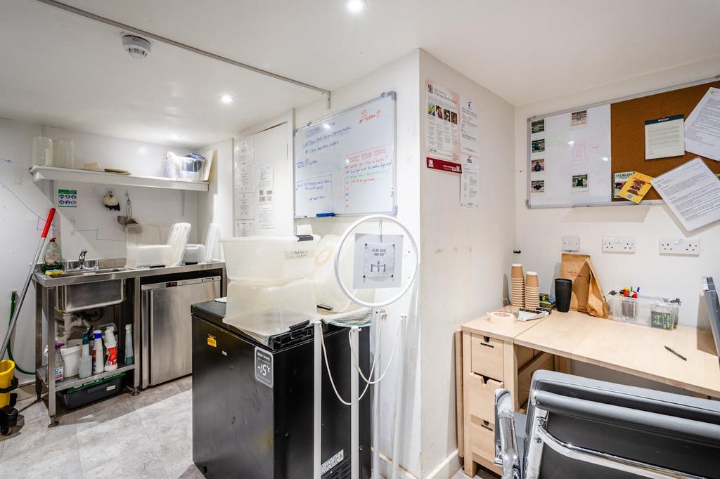 Broadway Mkt 33 2.jpg