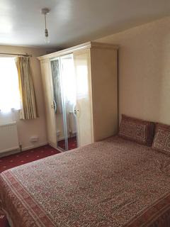 3 bedroom flat to rent, Edgar Road, Hounslow