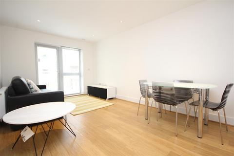 2 bedroom flat to rent, Austen House, Station View