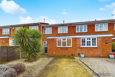 3 bedroom terraced house to rent, Bates Walk, Addlestone, Surrey, KT15